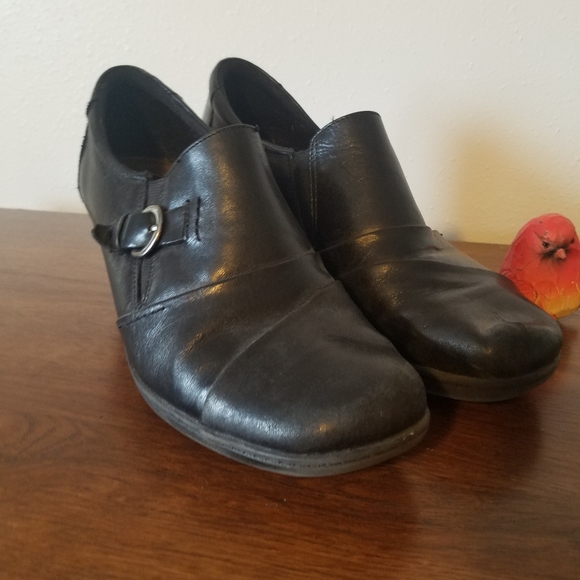 Earth Origins Shoes - 2 for $8 Black Earth Origins Heeled Loafer